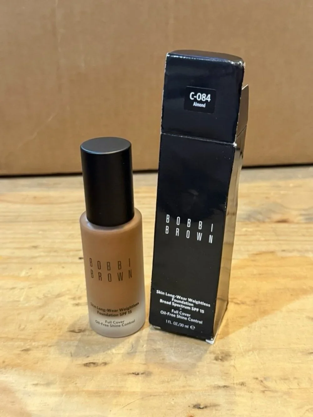 Bobbi Brown Weightless Skin Foundation - C-084 Almond - SPF 15 - 1fl oz 30ml NIB